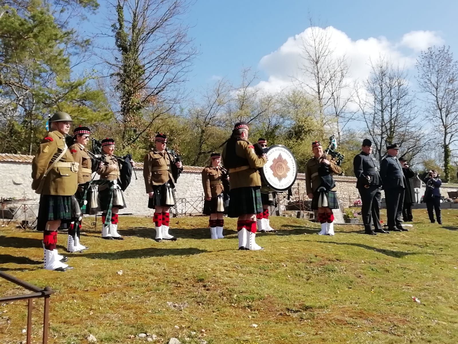 2022 - Pipe band cimetière Guillerval