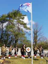 2022 - Cimetière de Guillerval - sous le drapeau